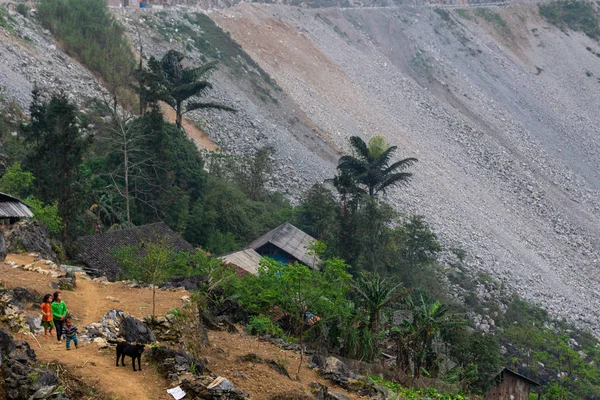 Giang Vietnã Março 2018 Crianças Caminhando Uma Aldeia Minorias Étnicas — Fotografia de Stock