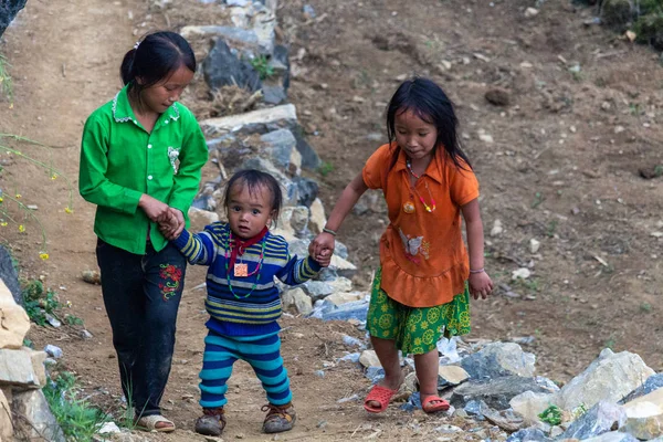 Giang Vietnam Mars 2018 Enfants Des Minorités Ethniques Hmong Marchant — Photo