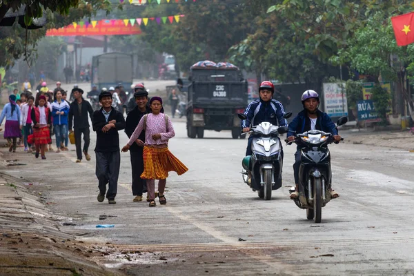 Giang Vietnã Março 2018 Pessoas Étnicas Hmong Bem Vestidas Campo — Fotografia de Stock