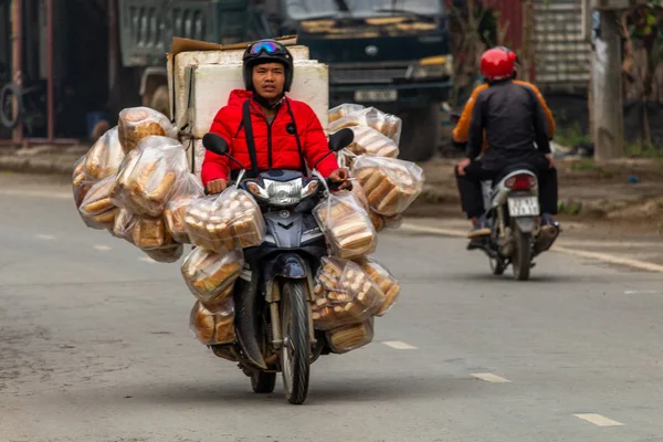 Giang Vietnã Março 2018 Motorista Moto Com Uma Grande Carga — Fotografia de Stock