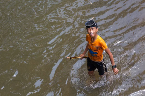 Thakhek Laos April 2018 Lokala Pojke Fiske Flod Ett Avlägset — Stockfoto