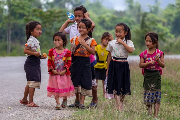 Thakhek Laos Avril 2018 Groupe Écolières Dans Une Rue Village — Photo