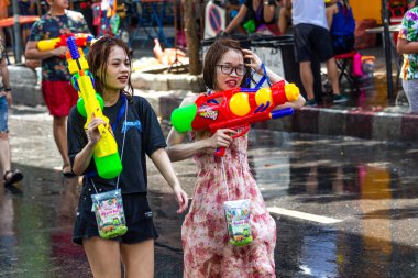Songkran Thailandese yılbaşı kutlama Silom Bangkok