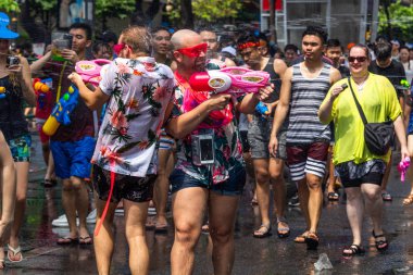 Songkran Thailandese yılbaşı kutlama Silom Bangkok