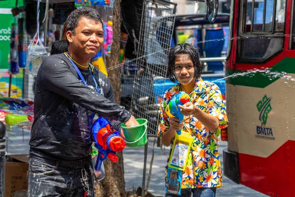 Songkran Thailandese újév ünnepe Silom Bangkok — Stock Fotó