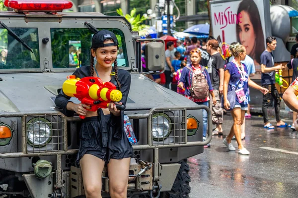 Songkran Thailandese újév ünnepe Silom Bangkok — Stock Fotó