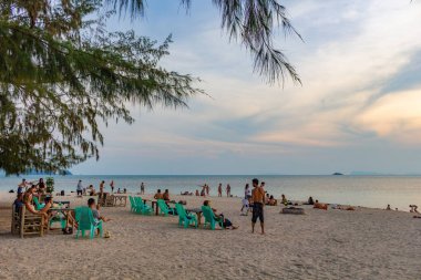 Zen Beach günbatımı Koh Phangan Tayland