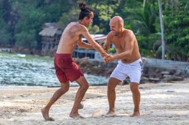 Gün doğumu Tayland sahilde Eğitim