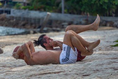 Gün doğumu Tayland sahilde Eğitim