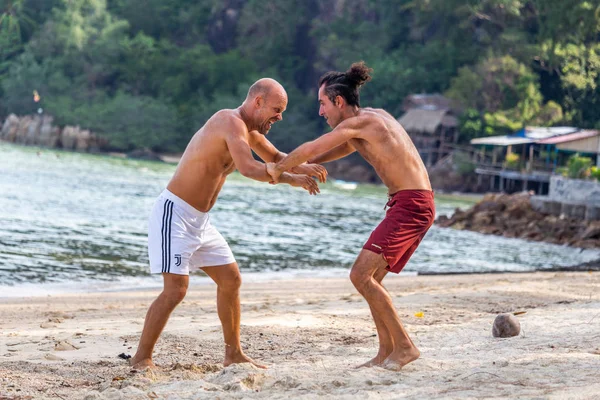 Gün doğumu Tayland sahilde Eğitim