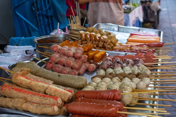 路上アジアで販売される肉 — ストック写真