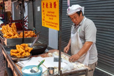 Pişirme sokak gıda Chinatown Bangkok