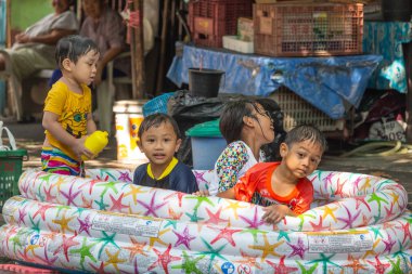 Songkran Festivali Bangkok Tayland Çocuk celeberating