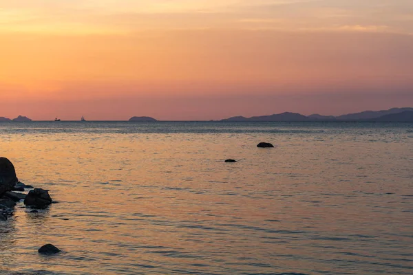 Boote und Inseln Sonnenuntergang Thailand — Stockfoto