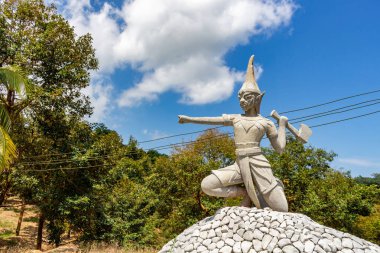 Ormanda Savaşçı heykel Tayland