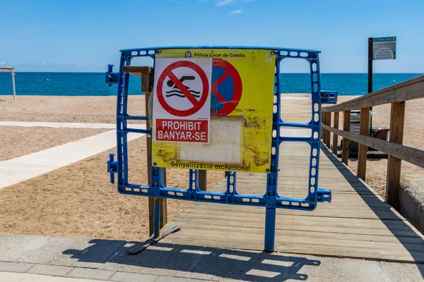 Barcelona España Mayo 2020 Firma Prohibiendo Bañarse Popular Playa Calella — Foto de Stock