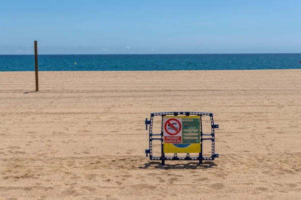 Barcelona España Mayo 2020 Firma Prohibiendo Bañarse Popular Playa Calella — Foto de Stock