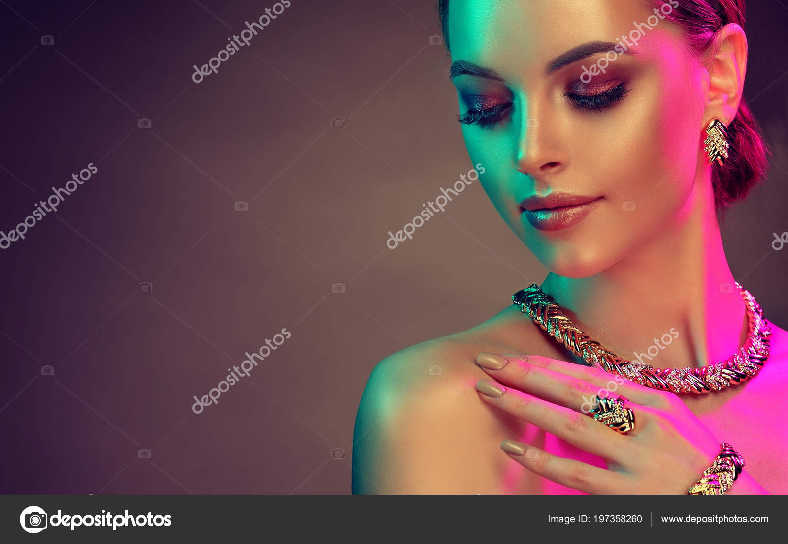 Beautiful Girl Set Jewelry Woman Necklace Ring Earrings Bracelet Beauty