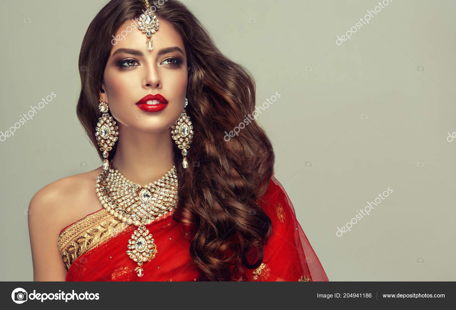 petite fille avec couettes et maquillage indien Stock Photo