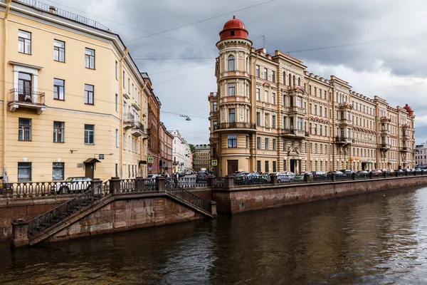 Aterro Canal Griboedov São Petersburgo Rússia Verão 2017 Imagens De Bancos De Imagens Sem Royalties