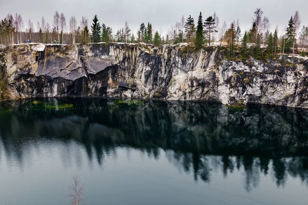 Marmorschlucht Ruskeala Karelien lizenzfreie Stockfotos