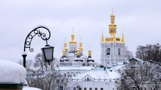Lavra Kiev, tempel, ortodoxa Ukraina kyrka. — Stockvideo