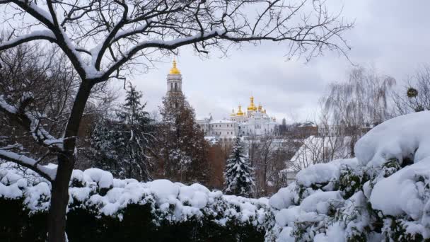 Lavra en Kiev, templo, iglesia ortodoxa de Ucrania . — Vídeo de stock