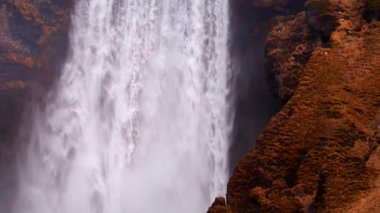 Dağ Kayasında Destansı Büyük Şelale
