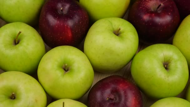 苹果新鲜的自然背景。 天然苹果从树上采摘. 水果和蔬菜商店、部门. — 图库视频影像