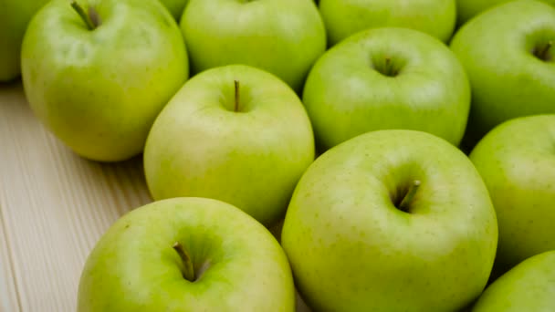 Äpfel frische Natur Hintergrund. natürliche Apfelernte vom Baum. Lebensmittelgeschäft, Obst- und Gemüseabteilung. — Stockvideo