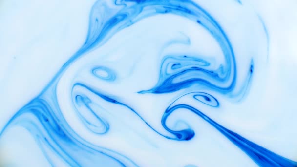 Encre colorée bleue et fond abstrait de nuage de réaction liquide de peinture — Video