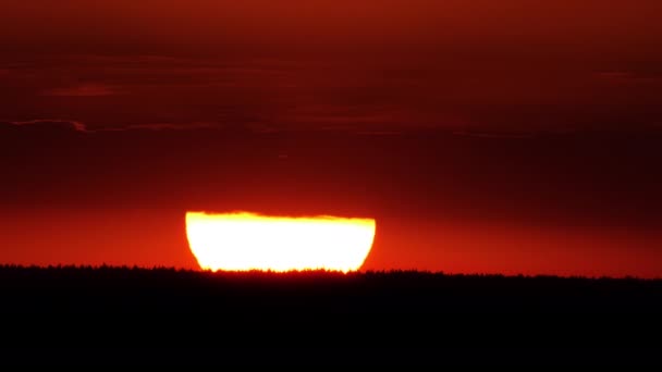 Grande sole con nuvole tramonto timelapse — Video Stock