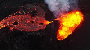 Lava Nehri, İzlanda 'daki Magma Nehri' ndeki Volkanik Patlama Kuşbakışı Manzarası. Yüksek kalite 4k görüntü