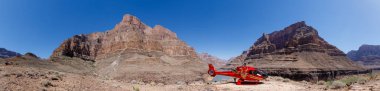 Las Vegas, Nevada - 27 Mayıs 2018: Manzara ateş helikopter Grand Canyon alt yakınlarında park
