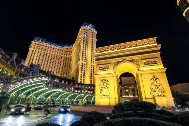 Las Vegas, Nevada - 27 Mayıs 2018: Cephe Paris Las Vegas otel ve Casino Las Vegas soymak gece