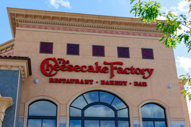 Portland, Oregon - 21 Mayıs 2018: Cheesecake fabrikasında Washington Meydanı, alışveriş merkezi Portland