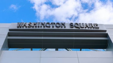 Portland, Oregon - 21 Mayıs 2018: Logo Washington Meydanı, alışveriş merkezi Portland