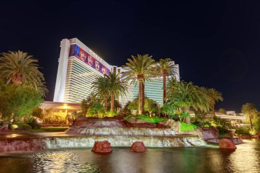 Las Vegas, Nevada - 27 Mayıs 2018: Mirage hotel ve casino, Las Vegas Blvd, Nv gece görünümü