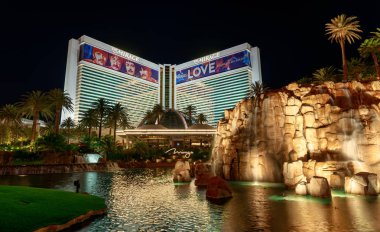 Las Vegas, Nevada - 27 Mayıs 2018: Mirage hotel ve casino, Las Vegas Blvd, Nv gece görünümü