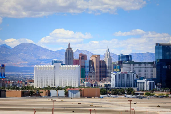 Las Vegas Nevada May 2018 Mccarran Airport Vegas Skyline Seen — Stock Photo, Image