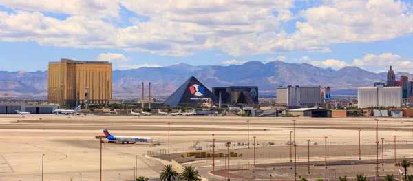 Vegas Strip, 3.8 mil streç ile dünya sınıf otel ve casino Las Vegas, Nevada