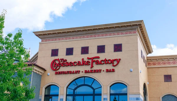 Portland, Oregon - 21 Mayıs 2018: Cheesecake fabrikasında Washington Meydanı, alışveriş merkezi Portland