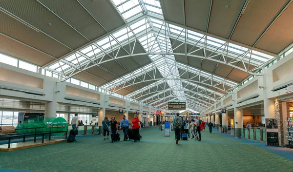 Portland, Oregon - 26 Mayıs 2018: Portland International Airport görünüm içinde