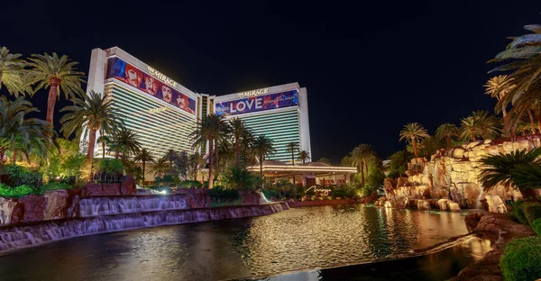 Las Vegas, Nevada - 27 Mayıs 2018: Mirage hotel ve casino, Las Vegas Blvd, Nv gece görünümü