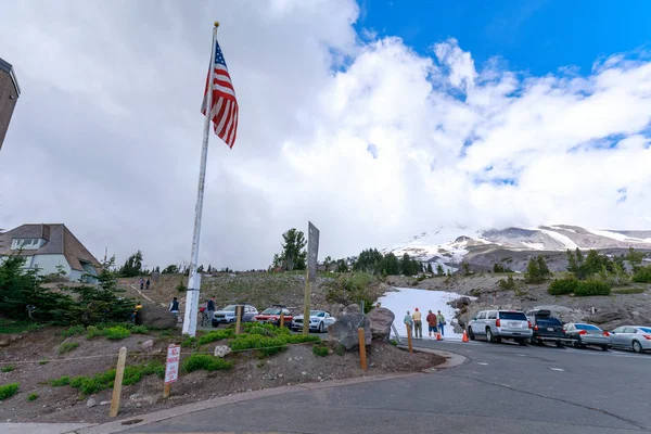 Portland, Oregon - 17 Haziran 2018: Timberline Lodge ve kayak ve Snowboard alan Mt. Hood, Oregon