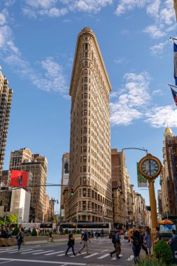 New york, Amerika Birleşik Devletleri - 12 Mayıs 2018: yassı demir bina cephe üzerinde 17 Ağustos 2015. 1902 yılında tamamlanmış, bu şimdiye kadar yapılmış ilk gökdelenler biri olarak kabul edilir