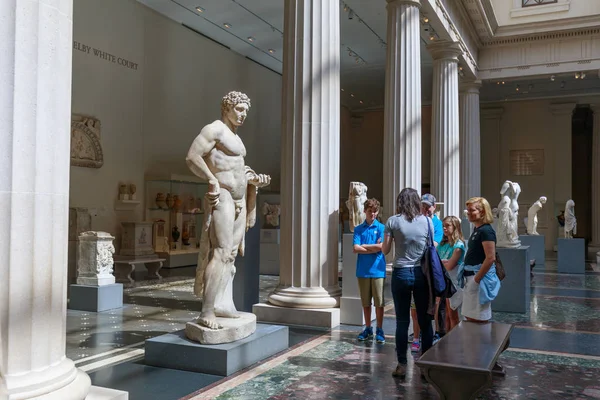 New York, Amerika Birleşik Devletleri - 12 Mayıs 2018: New York City'de bulunan sanat Metropolitan Müzesi olan Amerika Birleşik Devletleri ve dünyanın en büyük on biri en büyük Sanat Müzesi.