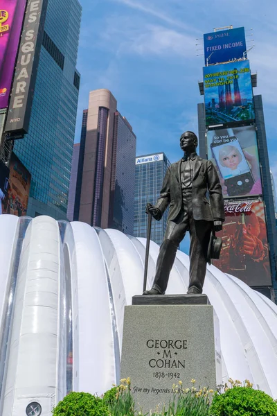 Manhattan Nueva York Mayo 2018 Estatua George Cohan Con Letreros — Foto de Stock