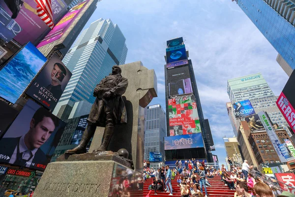 Manhattan Nueva York Mayo 2018 Estatua Del Padre Duffy Con — Foto de Stock