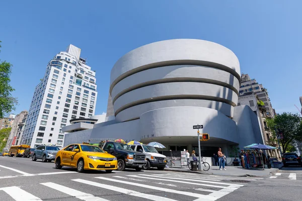 New York City, Amerika Birleşik Devletleri - 8 Mayıs 2018: Solomon R. Guggenheim Müzesi modern ve çağdaş sanat NYC